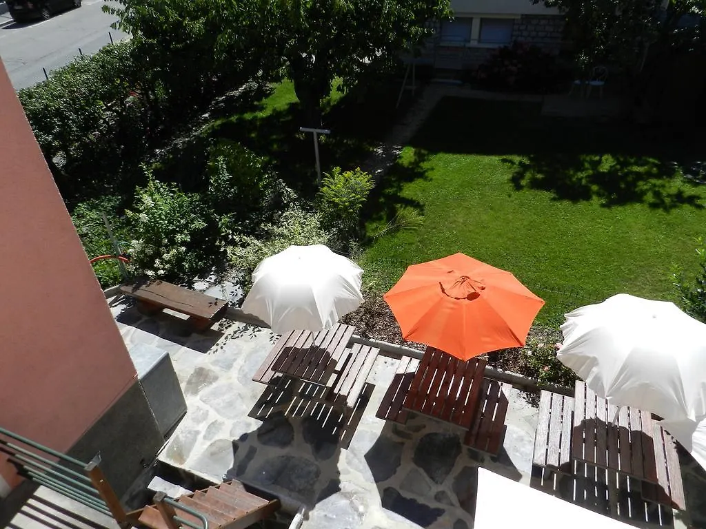 Hotel Arolla Bourg-Saint-Maurice 2*,