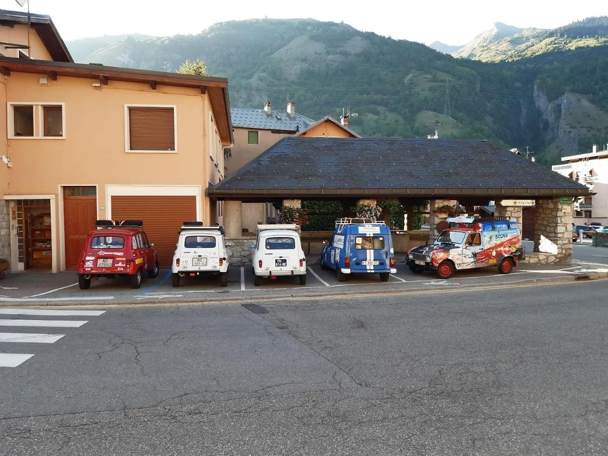 **  Hotel Arolla Bourg-Saint-Maurice France